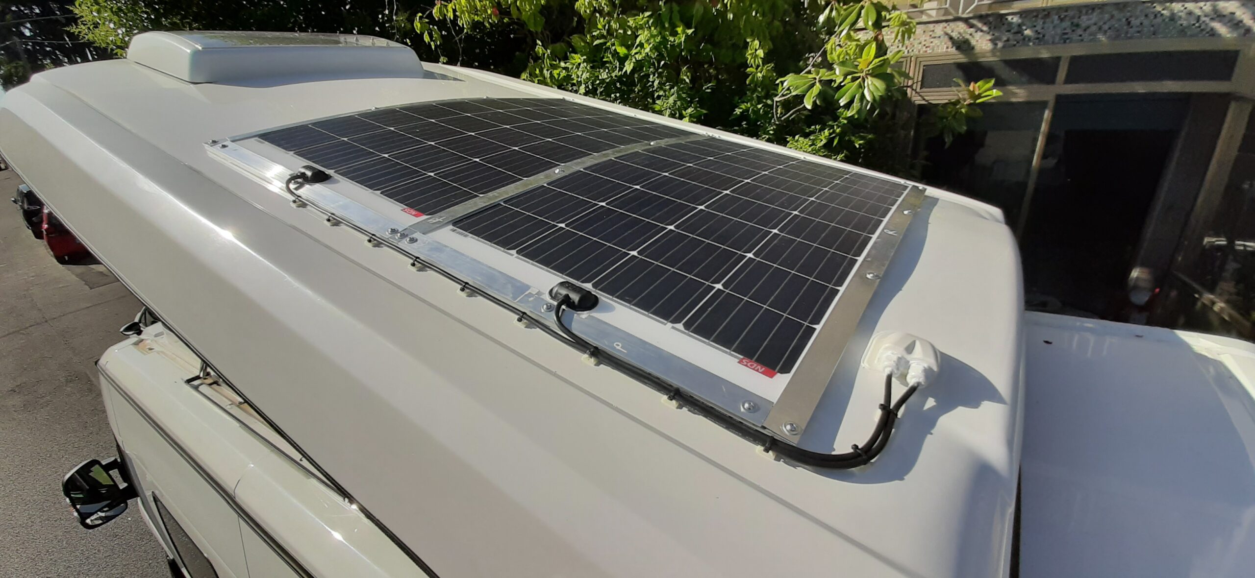 Come installare pannelli solari semiflessibili NDS sul camper - camperboxes
