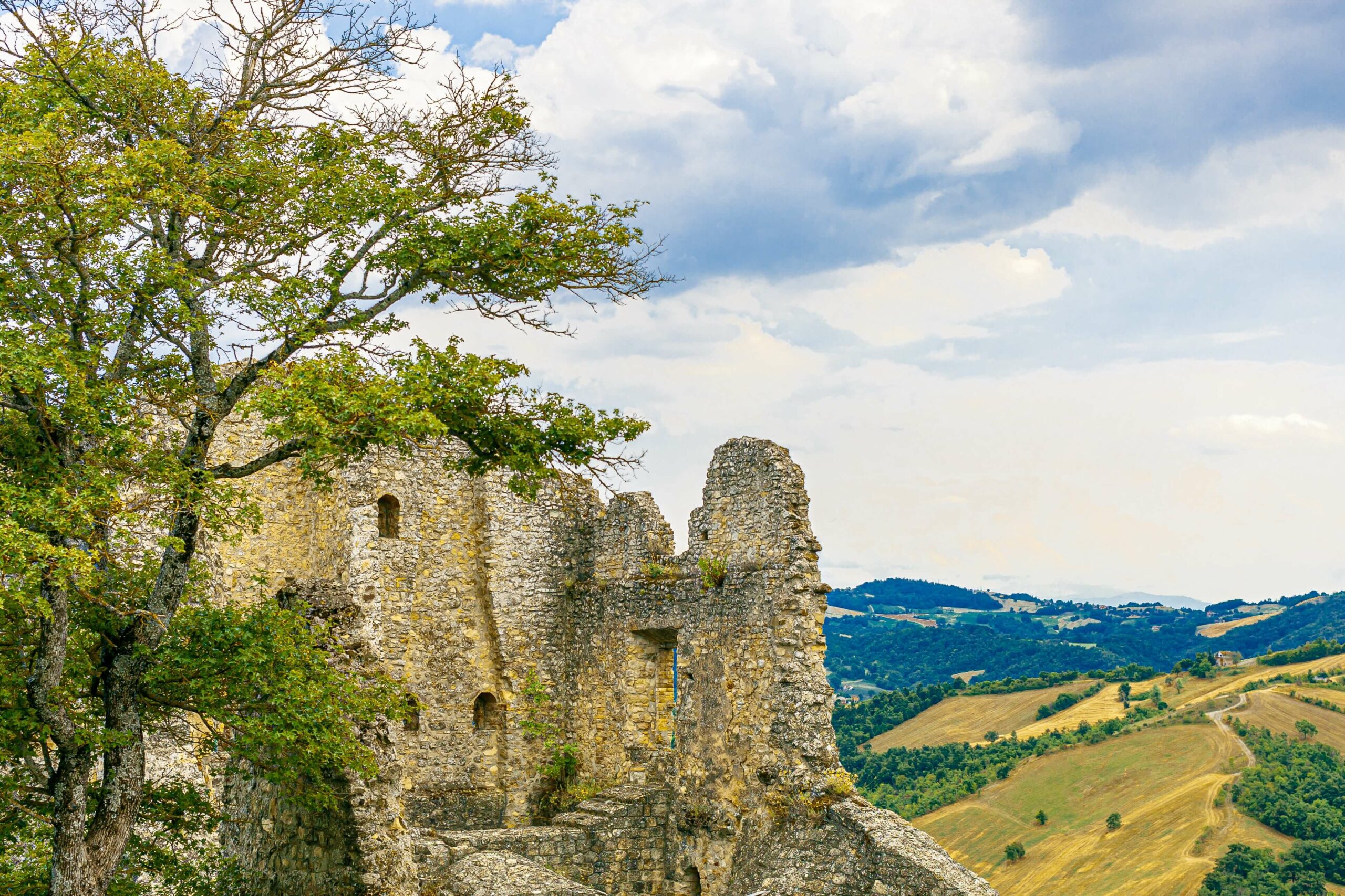 Castello-canossa-rossena-idea-viaggio-in-camper